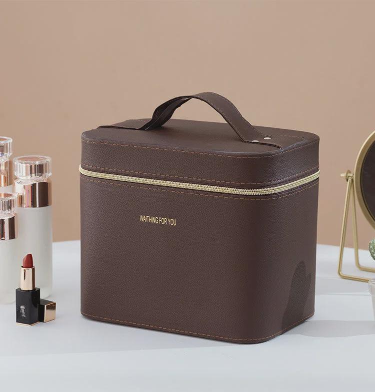 High-Capacity Luxury Makeup Bag: Stylish Cosmetic Storage for Trendsetters