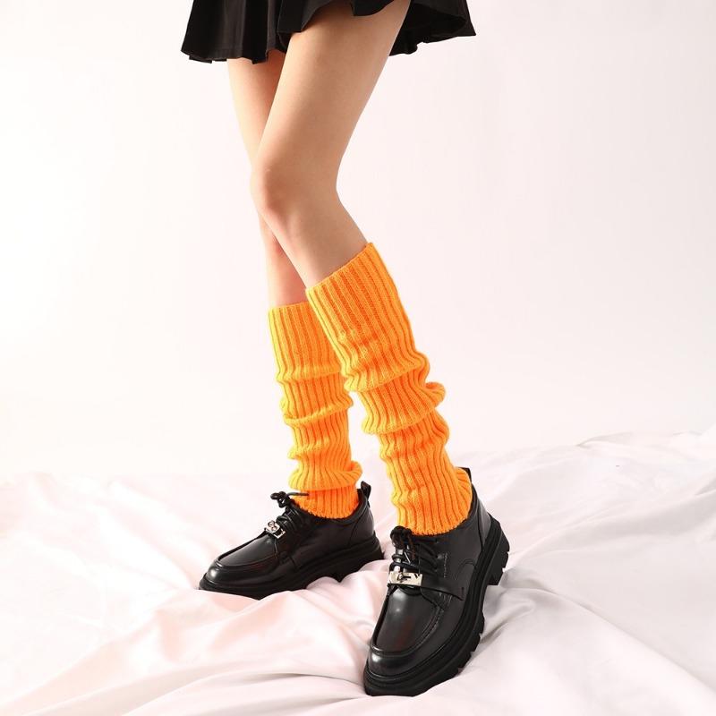 Klassiske ribbestrikkede knelhøye dameleggvarmere høst og vinter flerfarget ensfarget kvinnelige Halloween-feststrømper