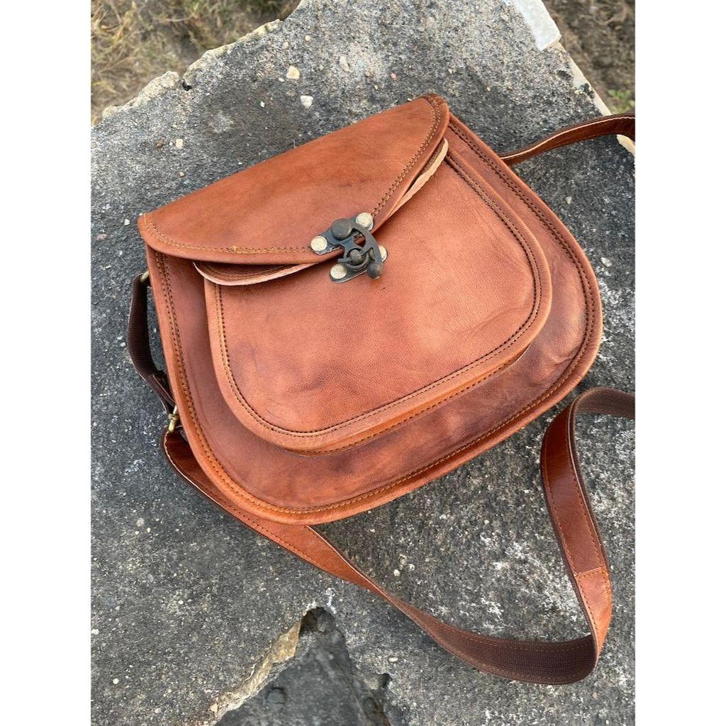 Handmade Leather Crossbody Saddle Bag: Personalized Shoulder Purse