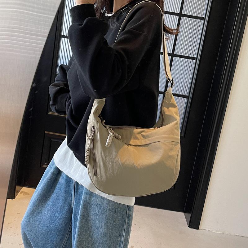 Fashion girls class messenger bag simple large capacity shoulder bag Japanese ins niche commuter dumpling bag