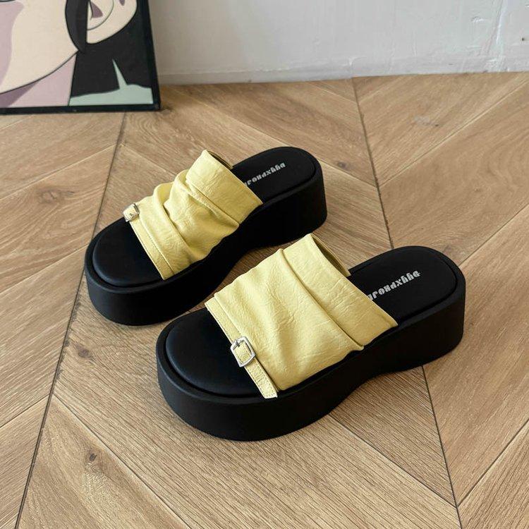 Slippers women's summer outer wear 2025 summer new retro versatile small thick-soled heightening casual sandals shoes
