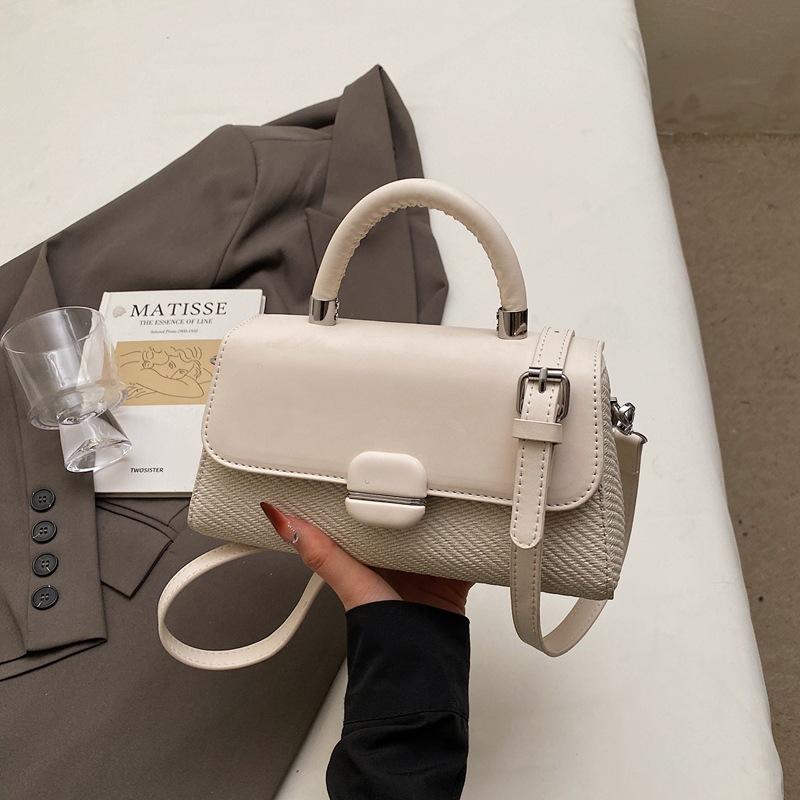 

Korean version of niche bag women s 2025 new foreign style fashion solid color small square bag high value simple shoulder messenger bag