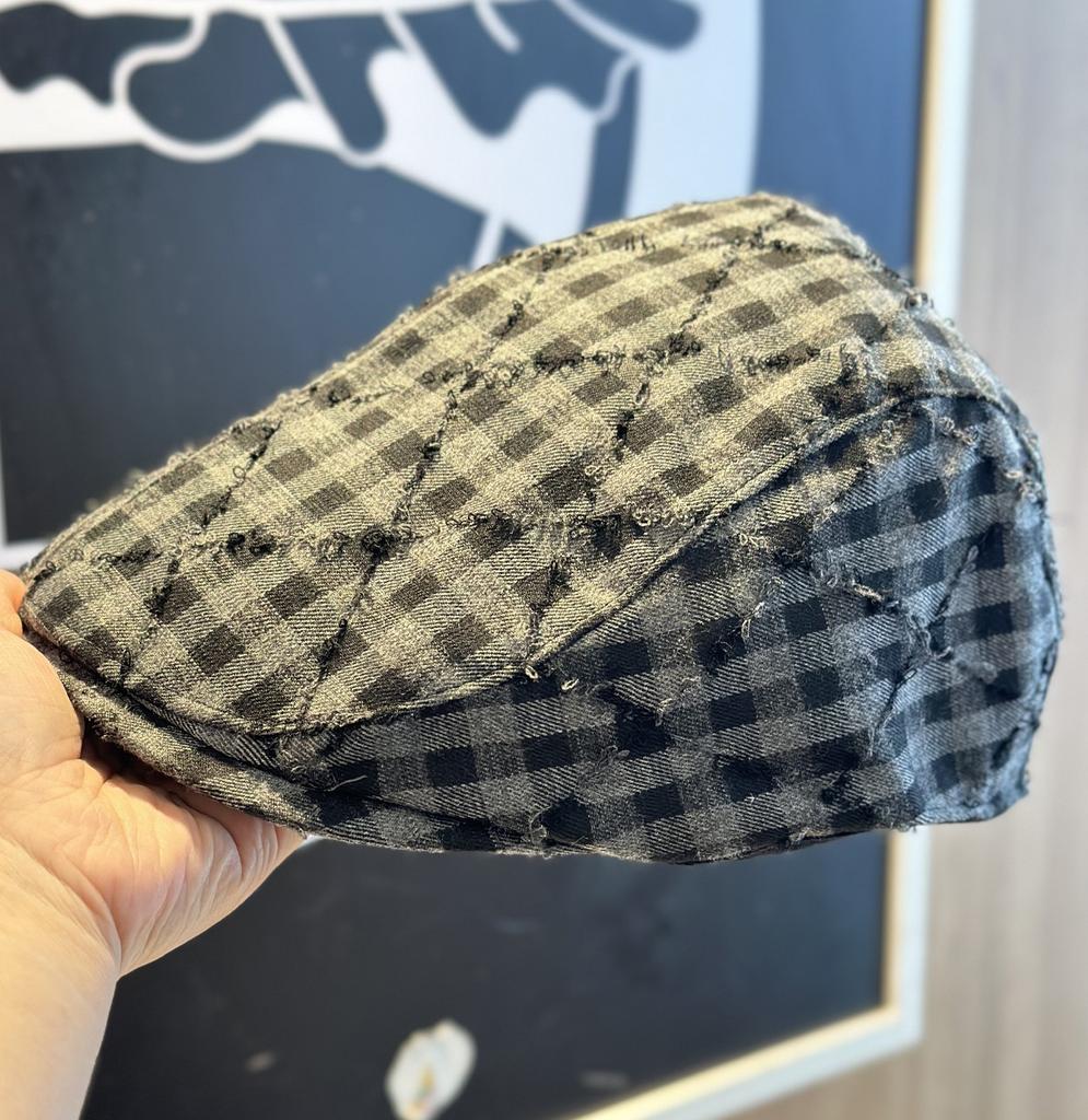 New Style Frayed Plaid Autumn and Winter Progressive Hat for Women Atmospheric Fashionable Literary Beret  Small Face