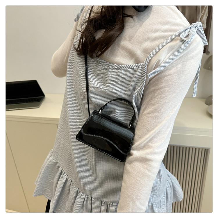 New Vintage Faux Leather Shoulder Bag for Women Solid Color Minimalist Niche Design Commute Handbag