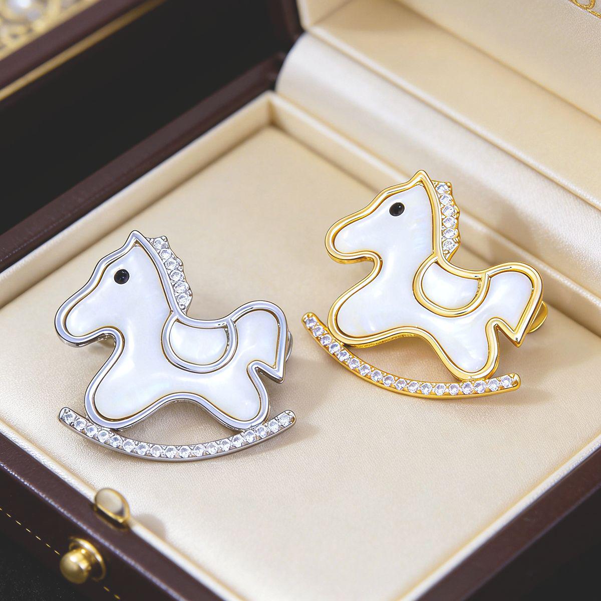 

Year of the Horse Brooch: Luxury Unisex Suit Pin 2026 Edition Gold