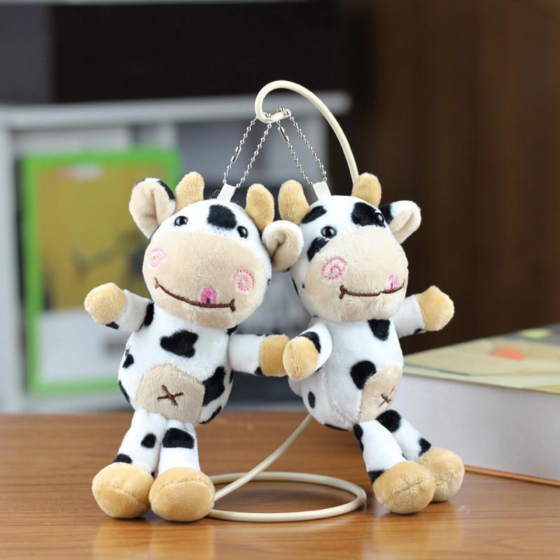 Chaveiro de Pelúcia Adorável Vaca Branca Brinquedo Macio com Manchas Para Mochilas e Chaves