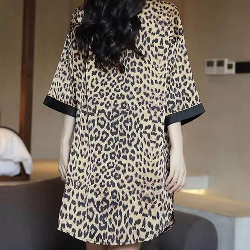 Pyjamarock für Damen im Sommer, dünner Eisseidenpyjama, lockerer Hemdrock mit Leopardenmuster, kann als Oberbekleidung für zu Hause getragen werden