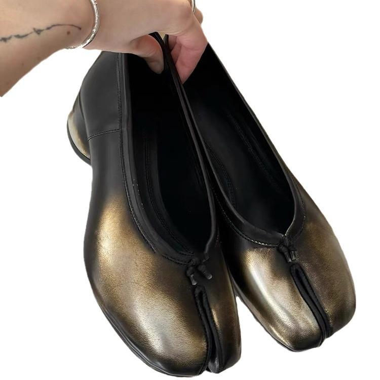 Versione coreana di scarpe retro di nicchia a punta divisa per zoccoli di maiale, scarpe da ballo con tacco spesso, scarpe singole, nuove scarpe in pelle piccole alla moda da donna 2025
