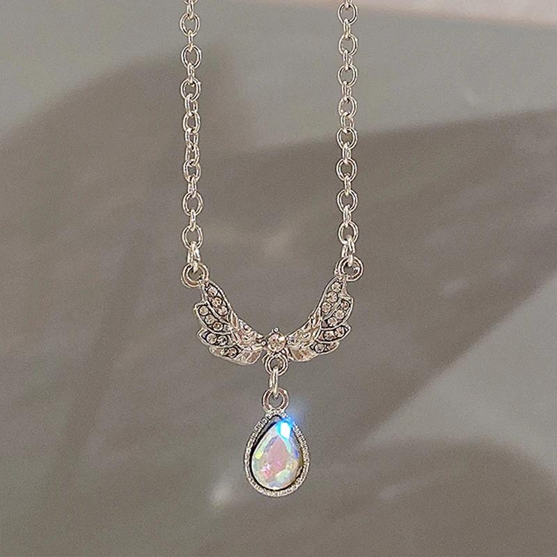 

GUFTM Fashion Snake Chain White Round Moonstone Pendant Necklaces for Women Luxury Temperament Clavicle Chain Necklace Jewelry