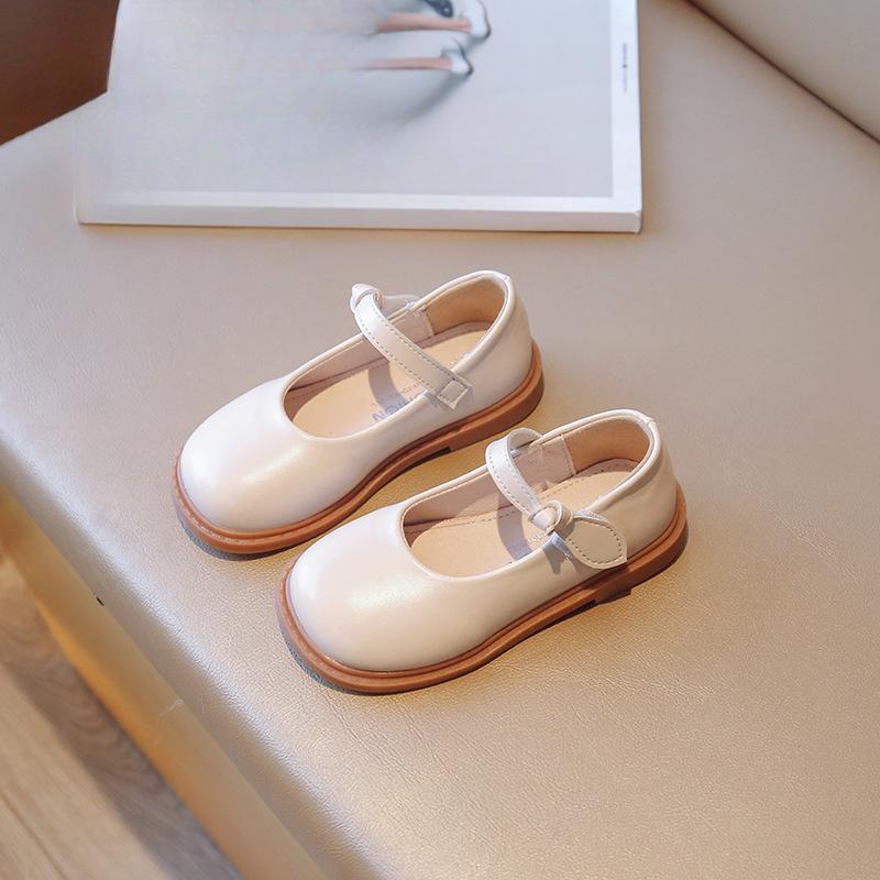 девушка в кожаных туфлях принцесса одиночная туфля 22