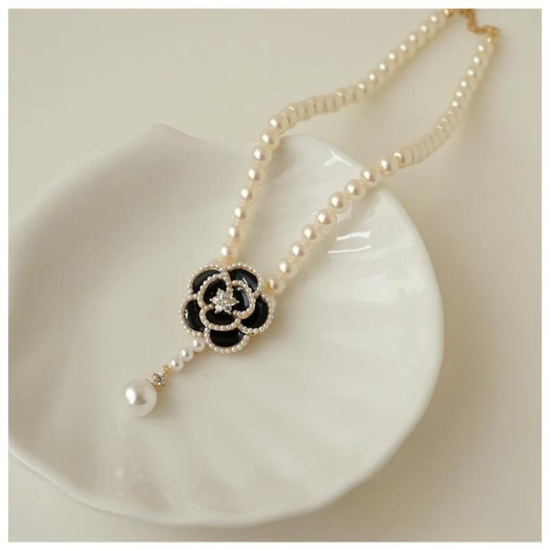Charmante Perlen weiße Kamelie Anhänger Halskette Damenmode Schlüsselbein Kette Schmuck Zubehör Geschenk