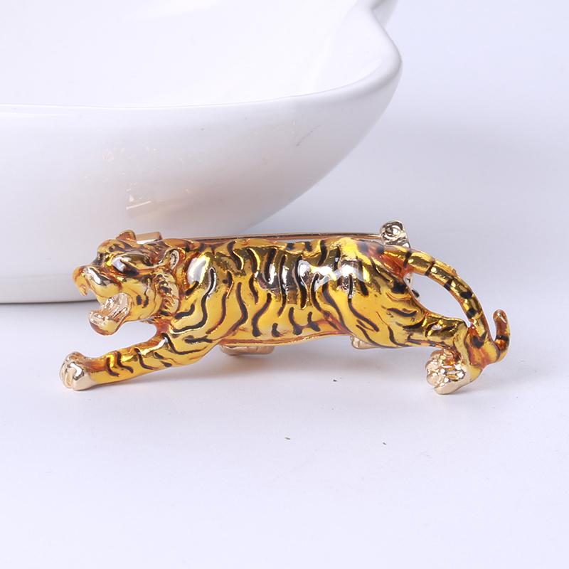 Oil Dripping Tiger Brooches for Women Unisex Animal Pins Banquet Party Backpack Gifts Jewelry Accessories