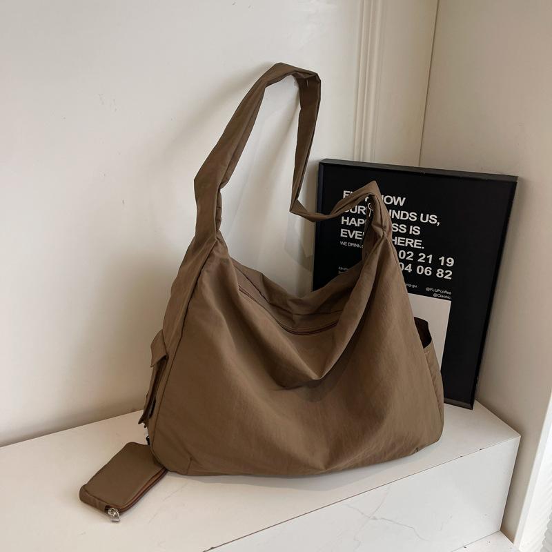 Japanese Casual Women's Bag Large-capacity Oblique Span Bag Women's Shoulder Bag Casual Niche Design Lightweight Portable Tote Bag