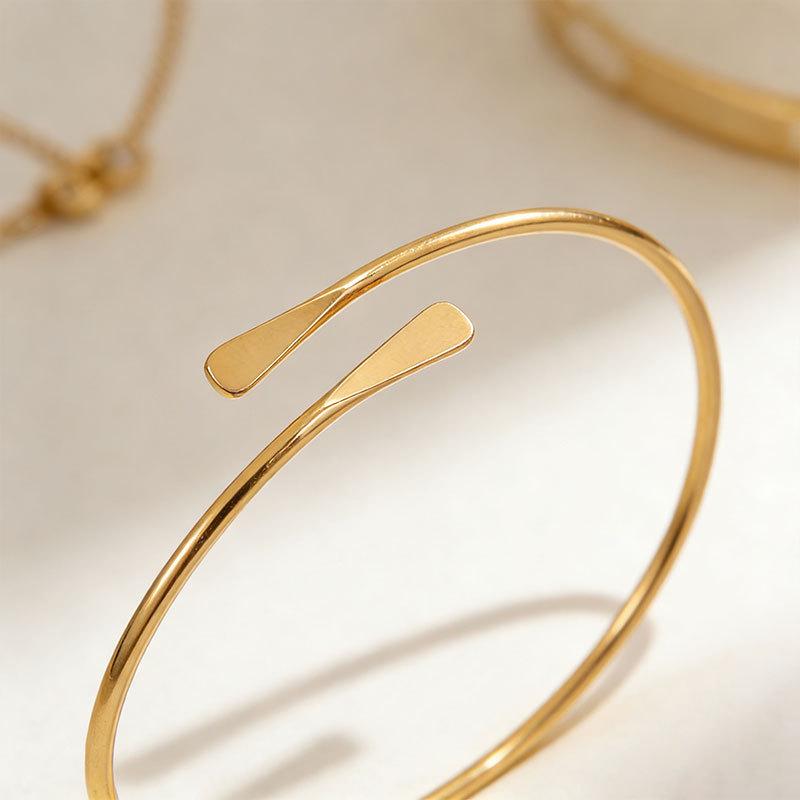 Elegant Adjustable Single-layer Bracelet: Exaggerated Temperament Hand Jewelry