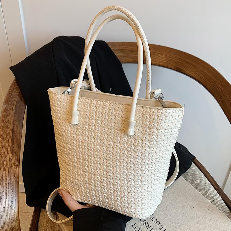 Premium texture small bag women's 2025 new spring and summer versatile messenger bag fashion super fire handbag bucket bag