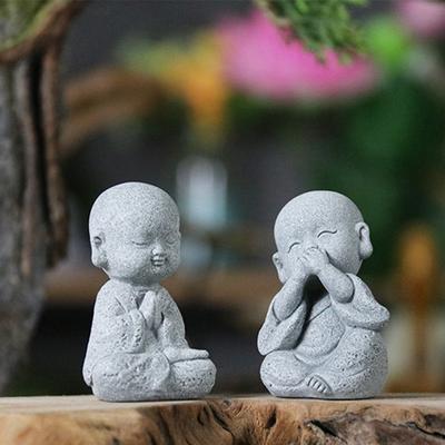 Soška malého Buddhy Roztomilý Buddha Obývací pokoj Stolní desky Odolné proti vyblednutí Skvělý materiál Pryskyřičný materiál Ohromující design