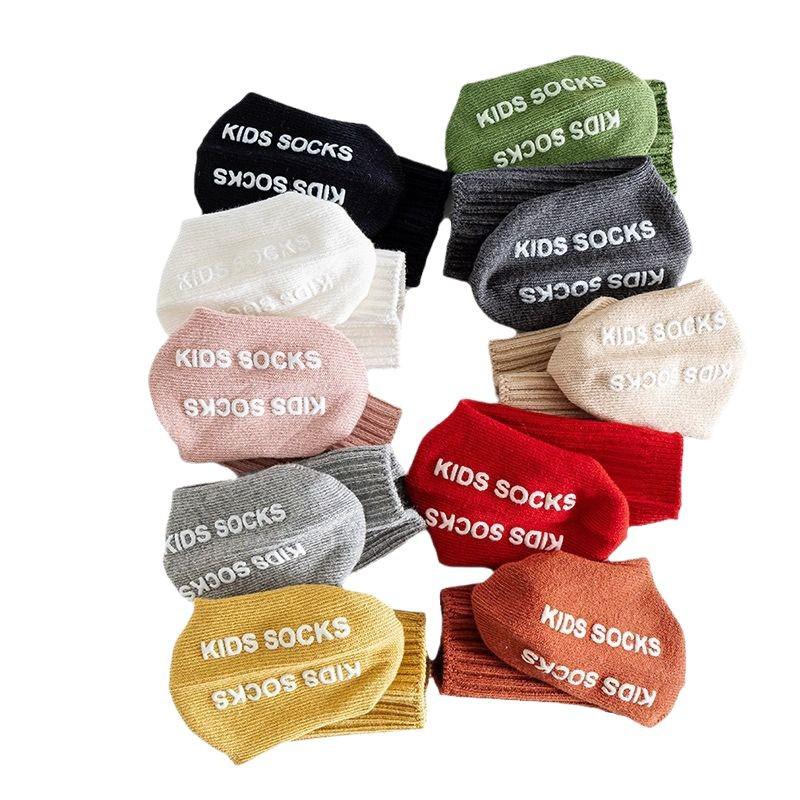 Nowe Jesienne Skarpetki Dziecięce: Bawełniane podkolanówki z podwójną igłą dla dzieci w wieku 1-3 lat, luźny krój, nie krępujące ruchu