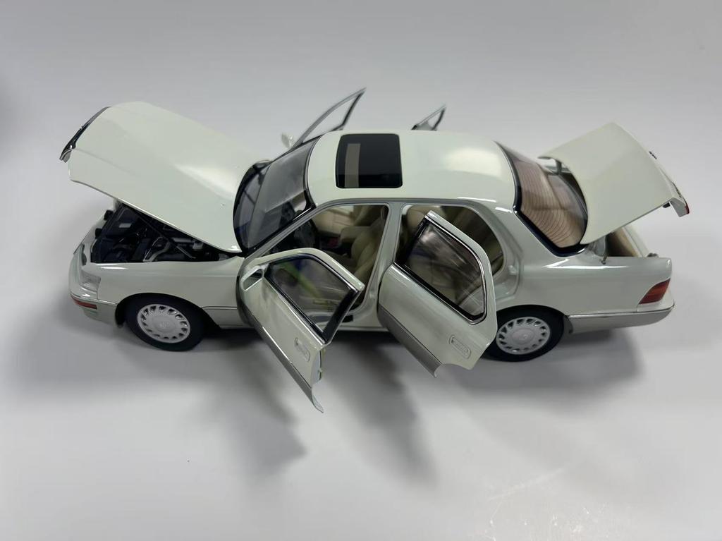 FREESTYLE XiaoGuang MODEL Scale Lexus LS400 1993 White Finished Product 8230811W 1/18