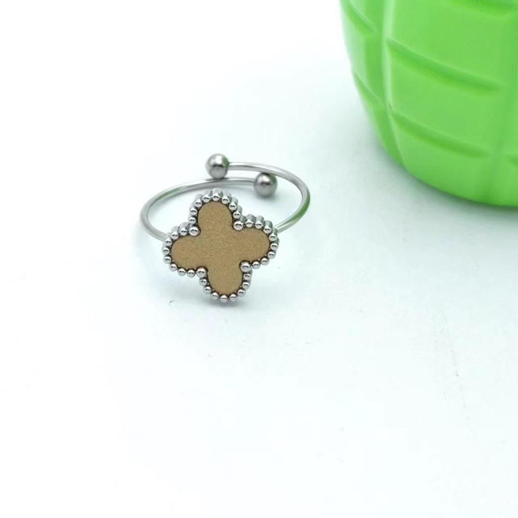 Anillo Trébol de Cuatro Hojas de la Suerte Modelos para Hombre y Mujer Abierto y Ajustable Anillo de Moda Cien Combinaciones Sensación de Clase Alta Joyería de Mano