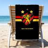 Sportverein Fußballwappen Aufdruck Strandtuch, Super Weiche Mikrofaser, Perfektes Geschenk Geburtstag, für Pool, Strand, Reisen, für Familie und Freunde