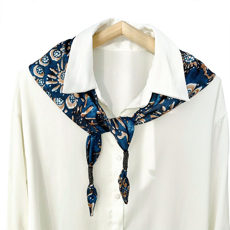 Všestranný šátek ze simulovaného hedvábí Japonský studentský ženský šátek Malá šála Roztomilý trojúhelníkový šátek Tenký