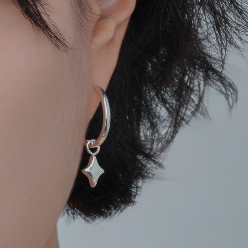 

POSTLUDE [SILVER] STAR DROP HOOP EARRINGS single type