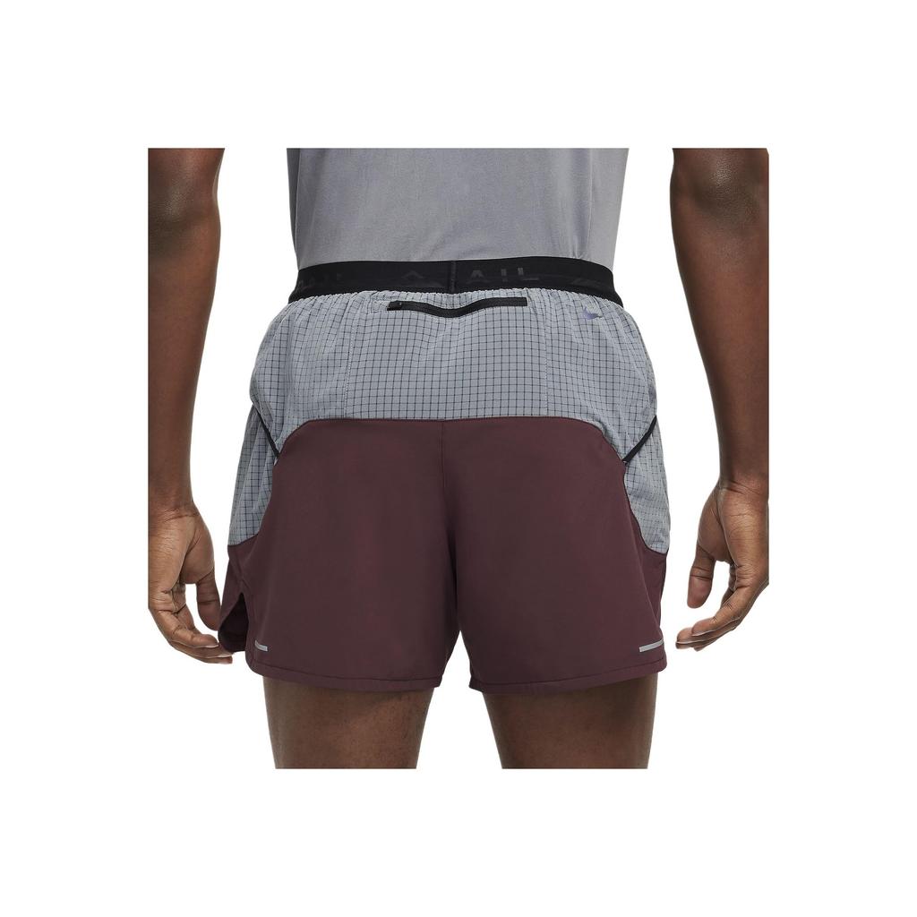 Nike Dri-Fit FW24 Trail Second Sunrise 5" Sportshorts mit Innenslip Herrenshorts Burgunderrot Rauchgrau Schwarz DV9311-652