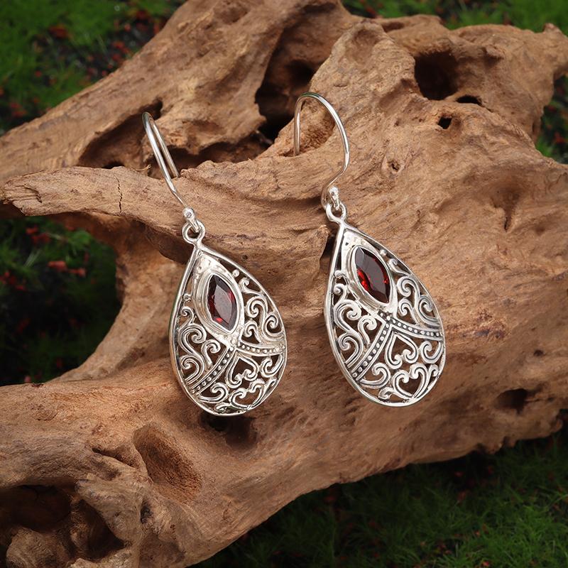 Retro Fashion Red Zircon Earrings for Women Classic Drop Shape Exquisite Elegant Jewelry Accessories Gift