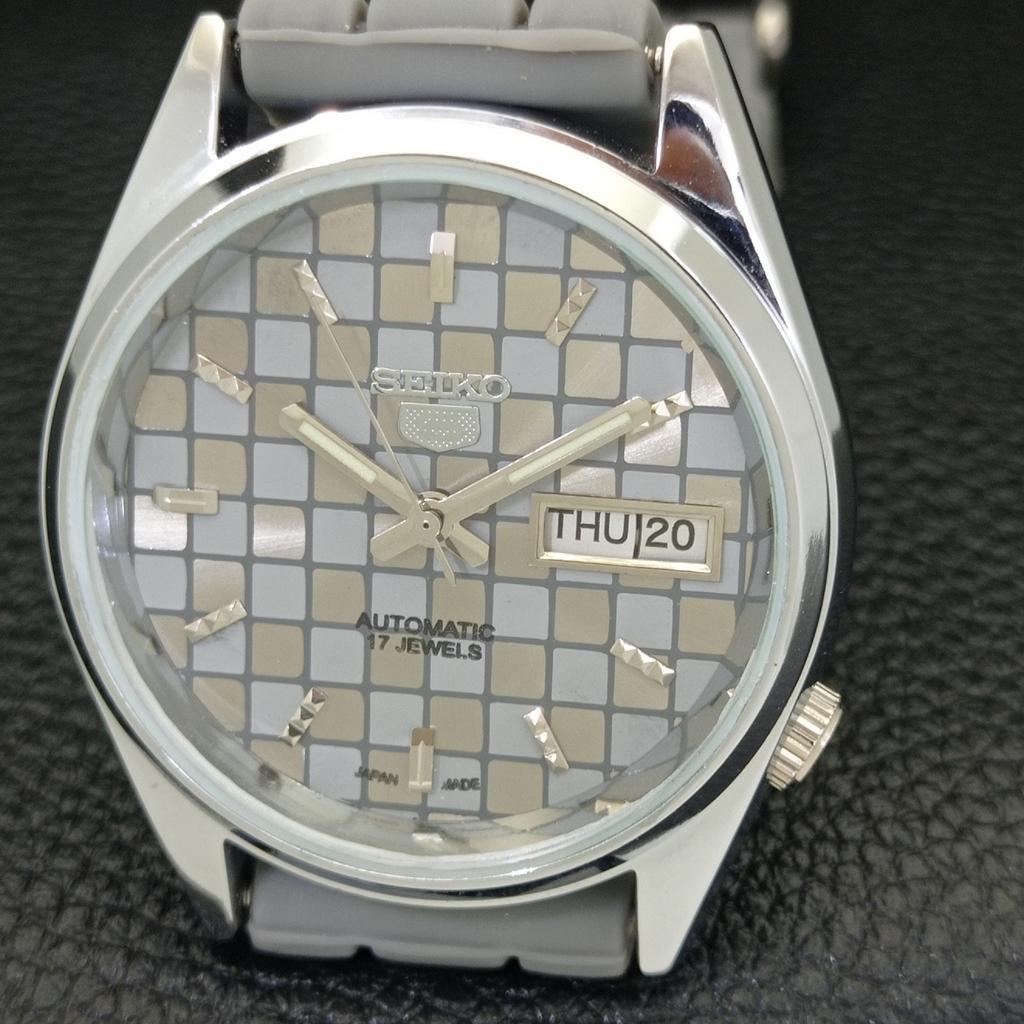 MENS VINTAGE SEIKO 5 AUTOMATIC REFURBISHED JAPAN GREY COLOR DIAL WATCH a440468-4 Sk-a440468