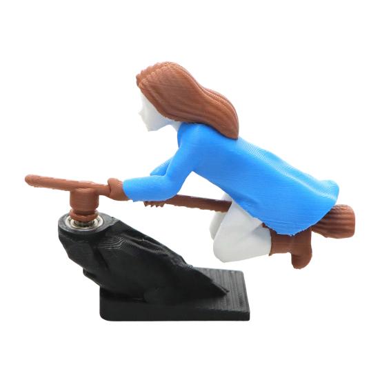 Koště čarodějnice Ozdoba na palubní desku auta Pohybem aktivovaná Driftová dekorace pro fanoušky čarodějnic a kouzelníků Zábavná pohyblivá hračka na čelní sklo