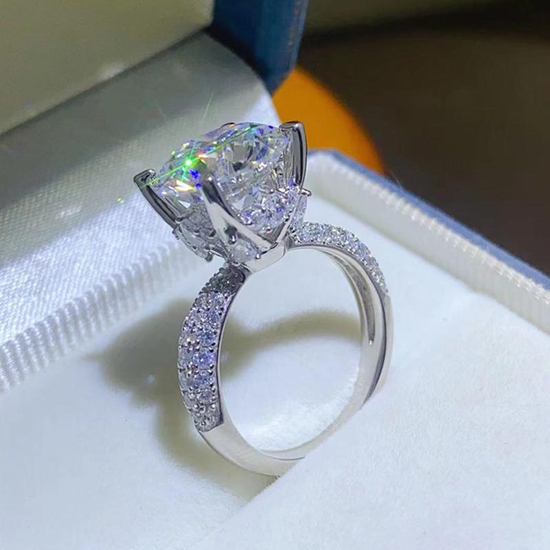 Houtros Luxury 5Carat D VVS1 Moissanite Wedding Ring CopperPlated 18K White Gold Classcial Four Claws Engagement Ring GRA