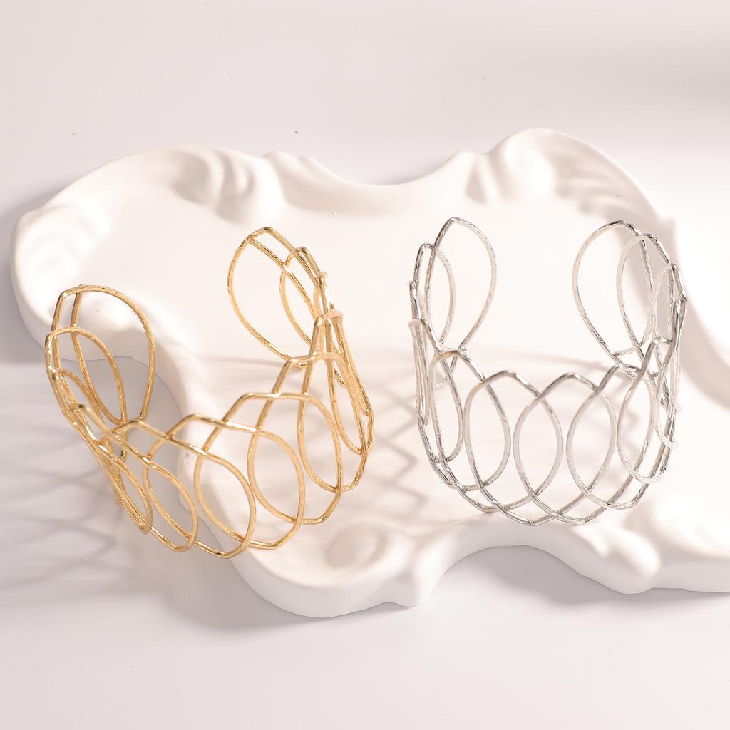 European and American Exaggerated Geometric Hollow Wave Bracelet, Personalized Creative Weaving Design, High-end Bracelet, Bracelet, Women's Jewelry