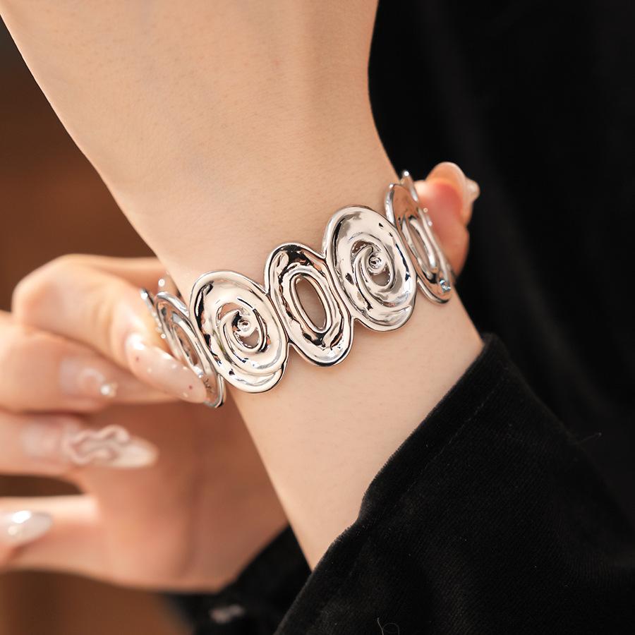 Spiral Lumina Oval Hollow Metal Statement Bracelet-Hand Ring with High-End Niche Appeal