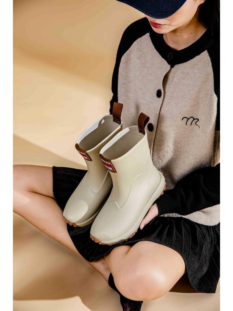 Unisex Baby-Regenstiefel - Kurz, Rutschfest, Winddicht, Aus einem Stück geformtes Gummi mit warmem Kordelzug am Knöchel.