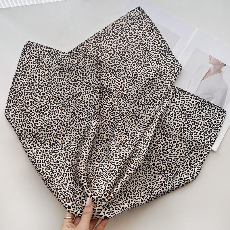 68cm Retro Leopard Print Scarf Women Spring and Summer New Imitation Silk Scarf Retro Versatile Clothes Bag Accessories Scarfs