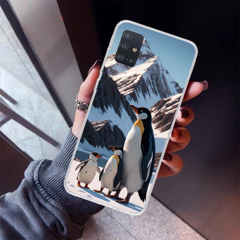 Penguins Love At The North Pole Phone Case For Samsung Galaxy A12 A52S A42 A32 A22 A51 A50 Note 20 Ultra 10 S10 Plus A71 A70 A31
