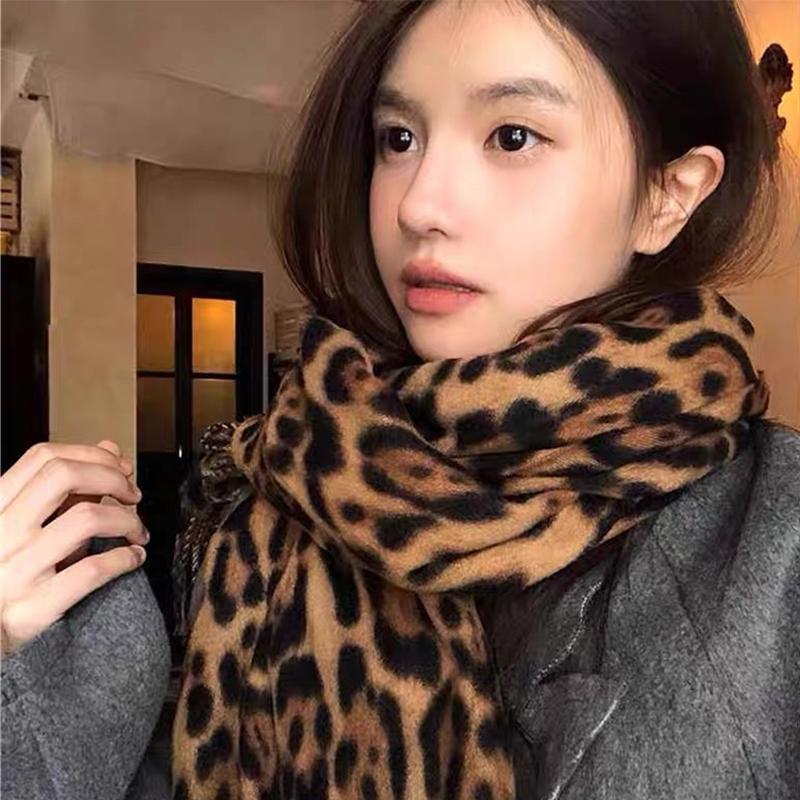 Autumn Winter Thickened Women's Scarf Leopard Print Tassel College Style Versatile Warmth Neck Warmer Shawl Fashion Accessory