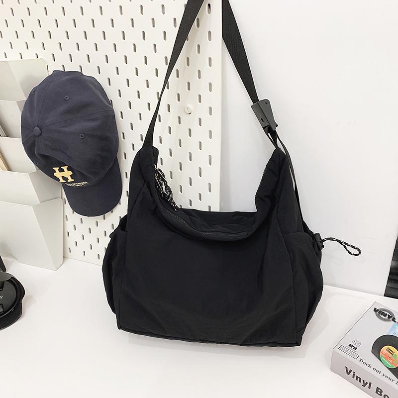 Women's Crossbody Messenger Bag - Trendy, Casual, Versatile, Solid Color, and Ideal for Street Fashion. Suitable for Men and Women.