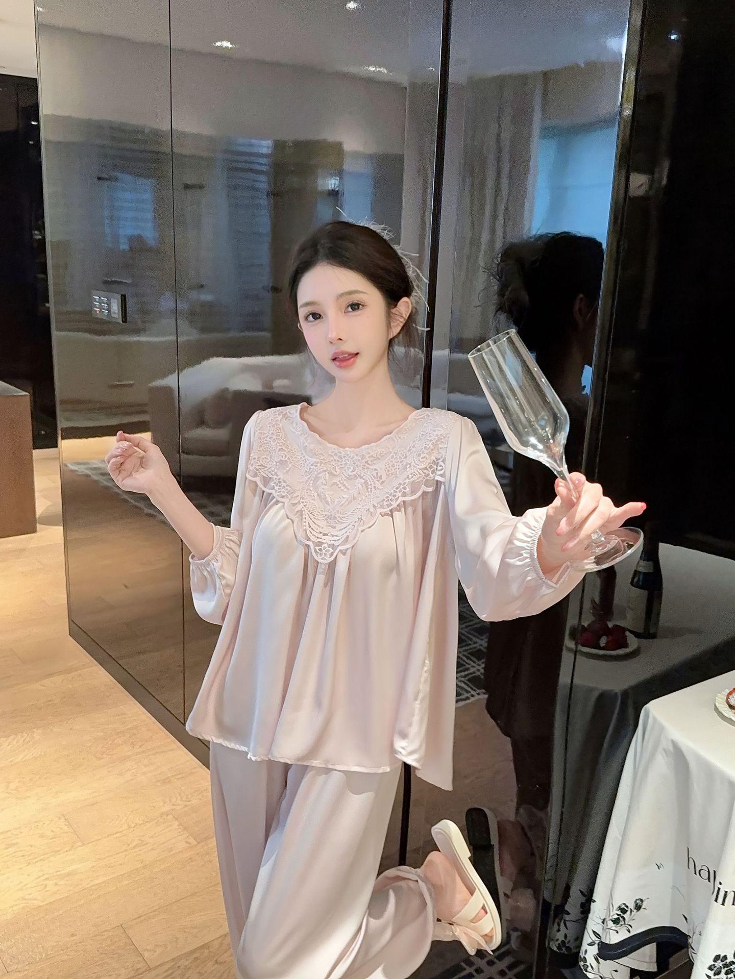 

Yase Spring Sweet Princess Ice Silk Pajamas: Moonlit White, Loose Pullover, Korean Court Style XL