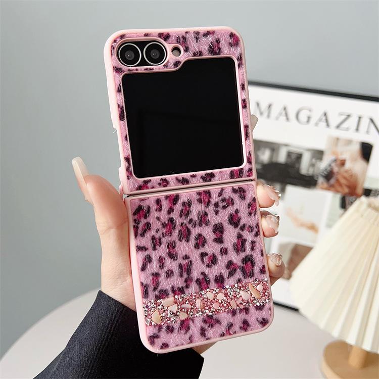 Applicable to Samsung ZFlip7 folding leopard print mobile phone case zflip6 plush splicing ZFlip5/4 anti-drop protective case