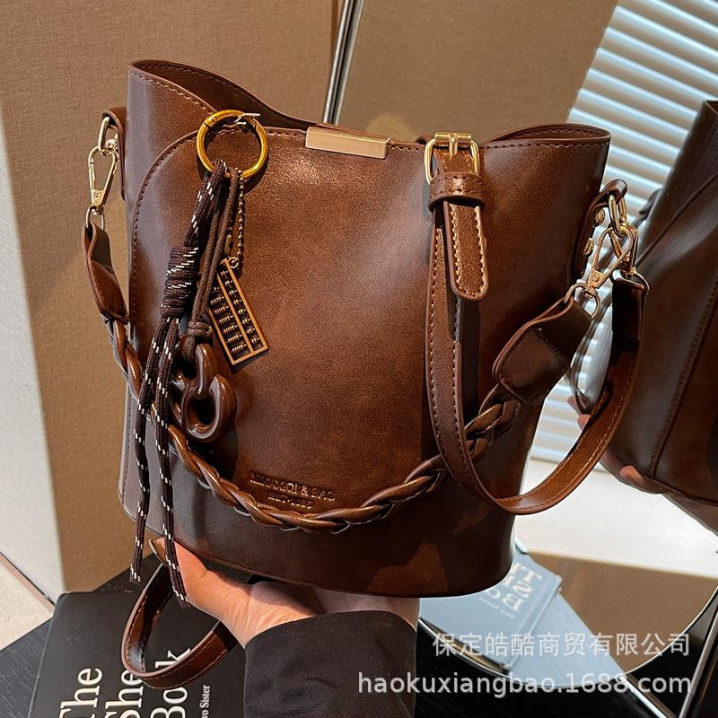 Premium sense hand bag women's 2025 new trendy fashion going out shoulder bag casual messenger bucket bag
