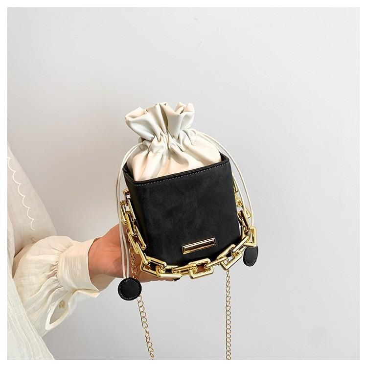 Modern Urban Pu Small Square Handbag For Women Featuring Trendy Chain Design In 2024 чёрный