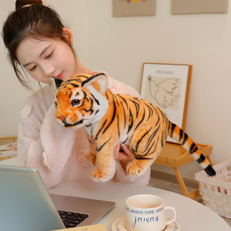 Lebensechte Bestien Flauschige Freunde Kuschelige Sitzende Tiger Leopard Löwe Figur Plüsch Kuschelig Realistische Tiergefährten Sehr Coole Schreibtischdekoration