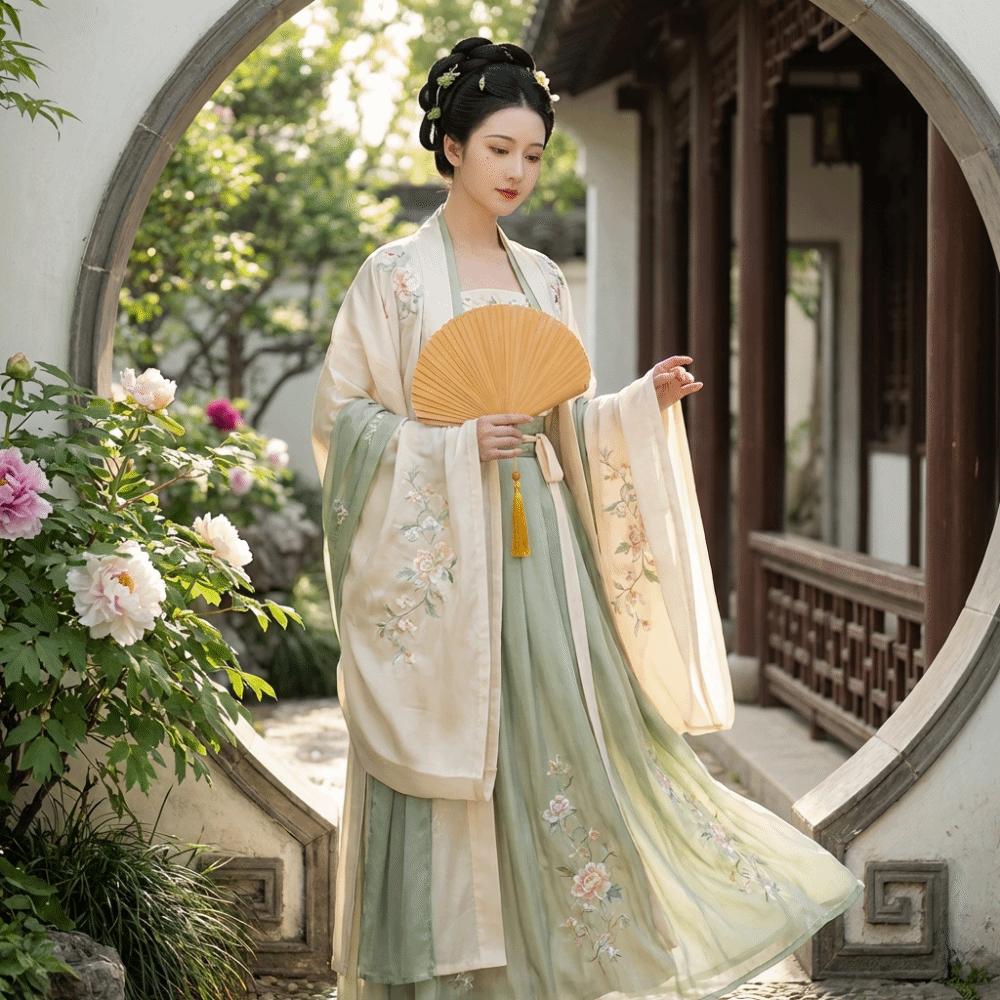Creative Retro Bamboo Folding Fan Solid Color Decorative Fan Mini Shell Fan with Tassels Portable Chinese Style Fan Summer Use