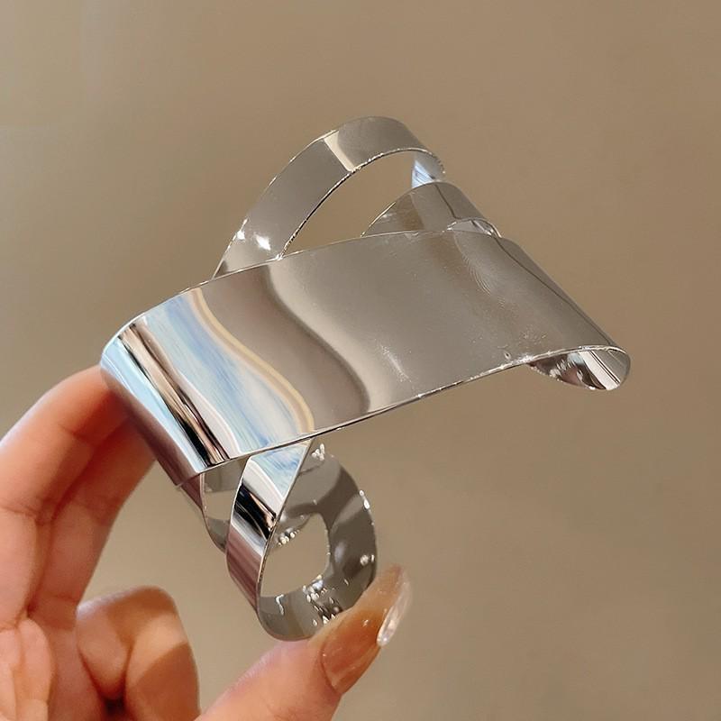 Elegant Retro Snake Twist Open Bangle: Luxurious Versatile Jewelry for Women