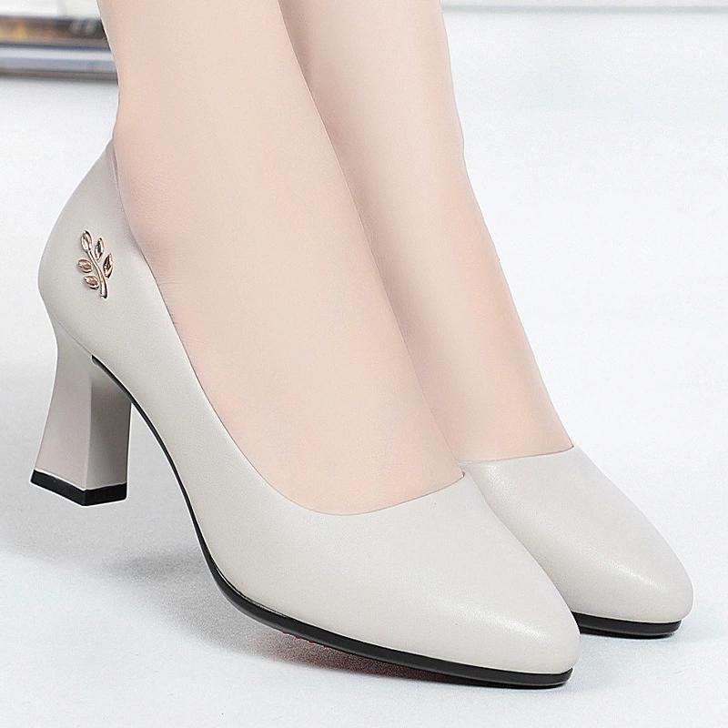 Scarpe da donna in pelle morbida adatte per piedi grassi e larghi di mezza età tacchi alti lavoro professionale scarpe in pelle