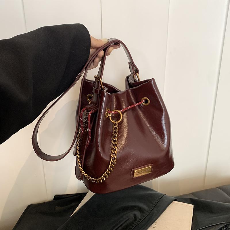 

Ретро нишевая сумка-ведро женская 2024 новая модная универсальная маленькая сумка сумка через плечо бордовый