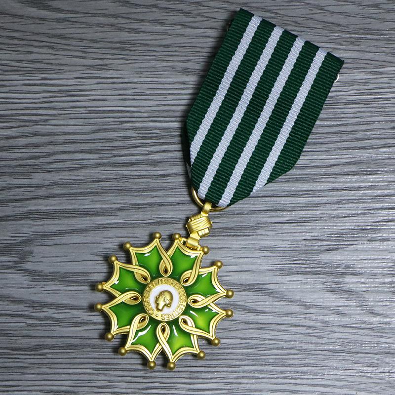 

Переиздание Французской памятной медали искусств и литературы, Рыцарского офицерского ордена золотой