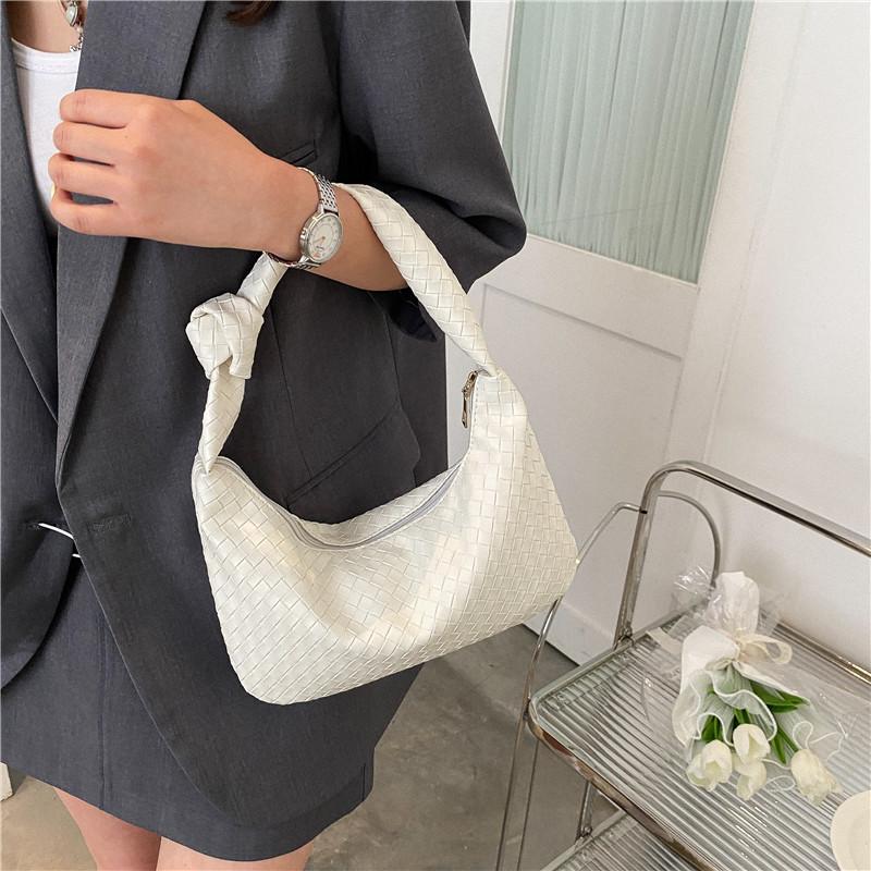 Trendy Small Pu Handbag For Women With Chic Diamond Pattern And Soft Design