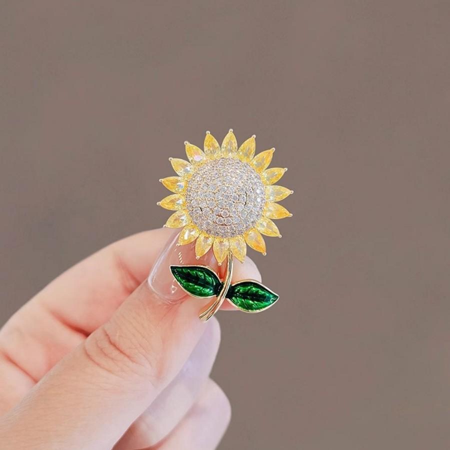 Sunflower Brooch High-end Actress Corsage Anti-light Buckle Personalized Pin Collar Pin Clothing Premium Sense